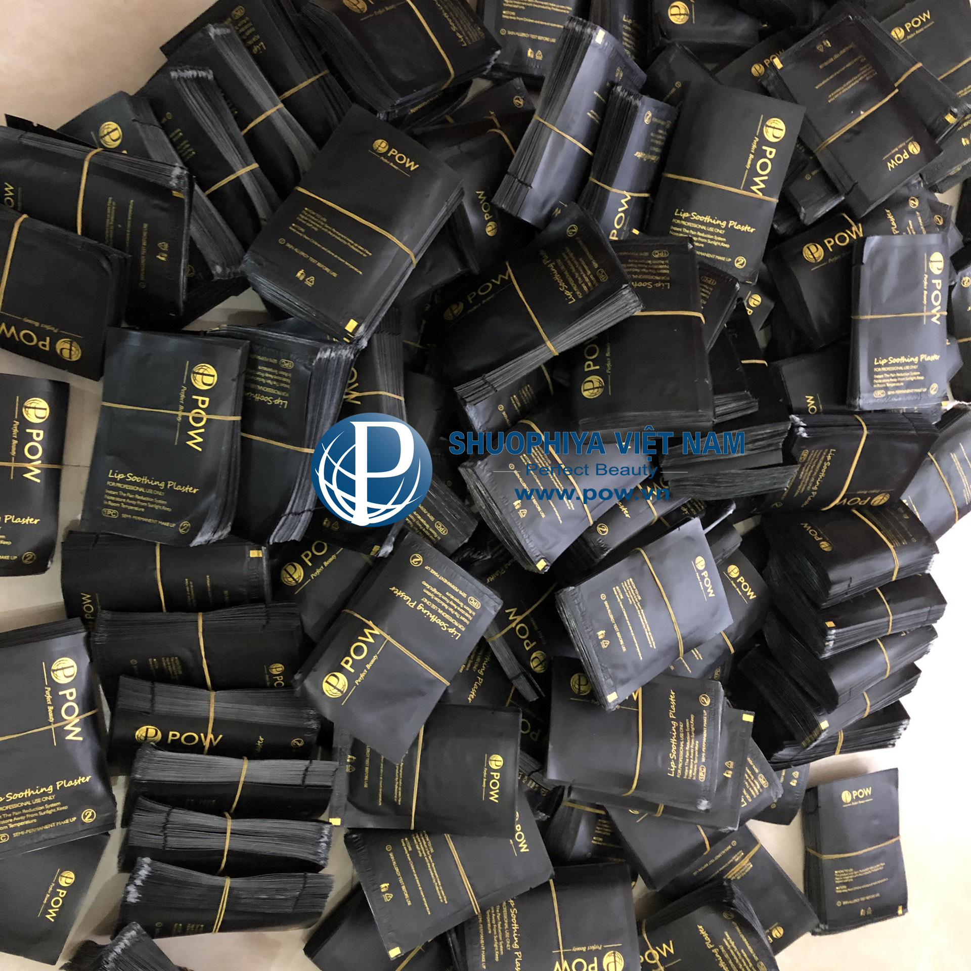 Tê môi dán miếng pow 